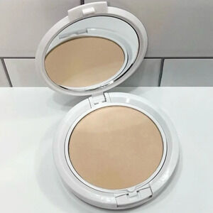 TIGI Cosmetics Shi Shi Powder Foundation